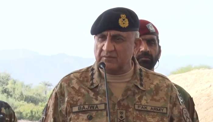 Chief of Army Staff General Qamar Javed Bajwa inaugurates a pre- fabricated village constructed for the flood-affected people in Balochistan’s Lasbella. — ISPR/screengrab
