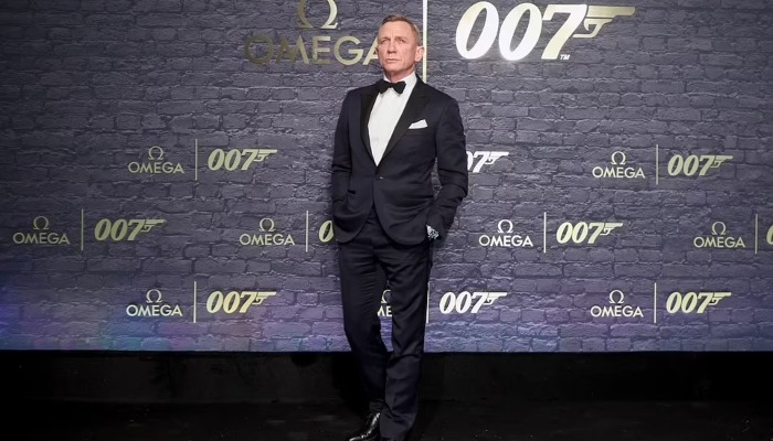Daniel Craig looks dapper at James Bond’s 60th anniversary celebrations