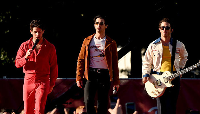 Jonas Brothers surprise fans with exciting performance at Thanksgiving halftime gig