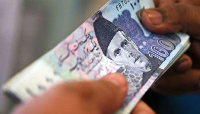 Currency dealers are exchanging Rs1,000 note. — AFP/File