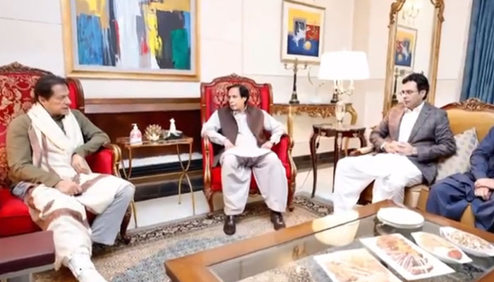 Chief Minister Punjab Chaudhry Pervez Elahi (R) meets PTI Chairman Imran Khan (L) in Lahores Zaman Park on December 1, 2022. — Twitter/@PTIofficial