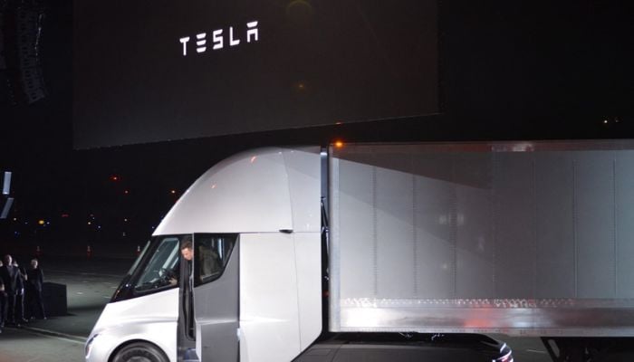 Tesla berharap Semi listriknya akan menjadi ‘pengubah permainan’ tugas berat