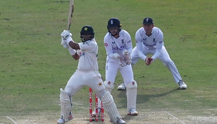 İngiltere’nin mamut 657’sinden sonra baskı altındaki Pakistan 17-0