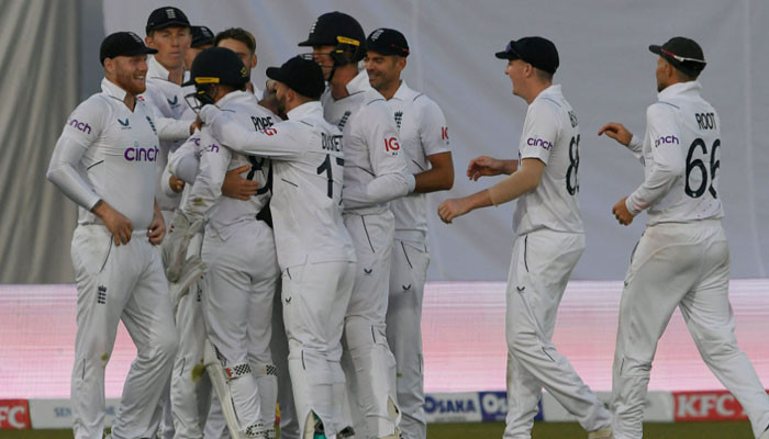 England sense lead despite three Pakistan centurions in first Test