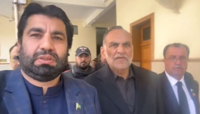 Quetta mahkemesi, Azam Swati’nin beş günlük fiziksel tutukluluğunu onayladı