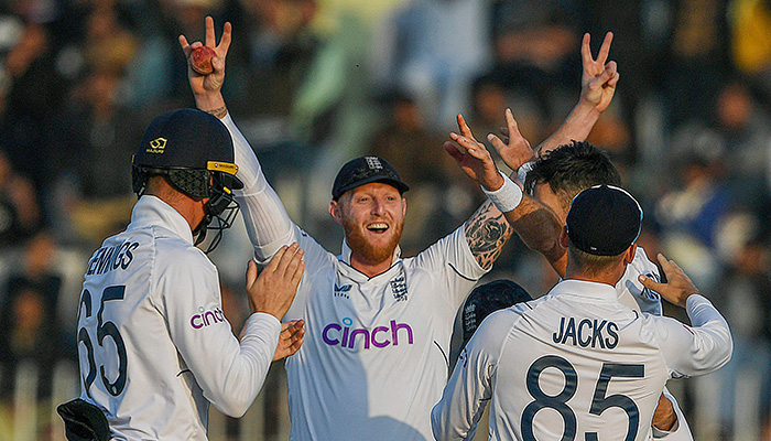Englands Ben Stokes (C) celebrates with teammates after the dismissal of Pakistans Haris Rauf (not pictured) during the fifth and final day of the first cricket Test match between Pakistan and England at the Rawalpindi Cricket Stadium, in Rawalpindi on December 5, 2022. — AFP