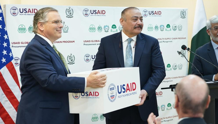 Federal Health Minister Abdul Qadir Patel (right) receives medical supplies from US Ambassador to Pakistan Donald Blome during a ceremony at the Ministry of National Health Services in Islamabad on December 7, 2022. — APP