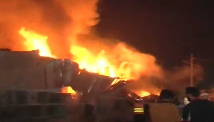 Huge fire burns down more than 300 shops in Islamabads Sunday Bazaar