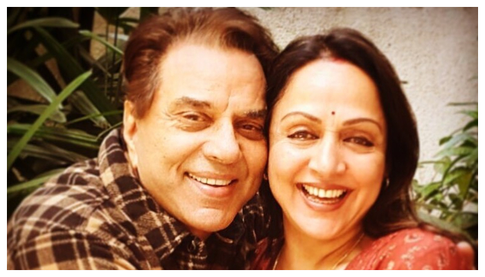 Dharmendras family organizes a puja for his birthday