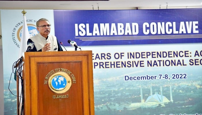 President Arif Alvi addresses concluding session of Islamabad Conclave-2022, titled “75 Years of Independence: Achieving Comprehensive National Security”. — APP