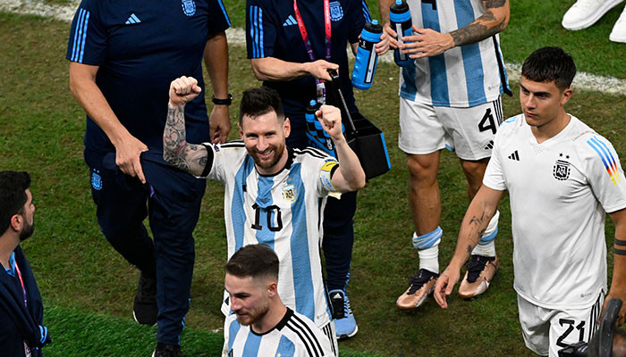 Arjantin Dünya Kupası’nda hayatta kalırken Brezilya çöktü