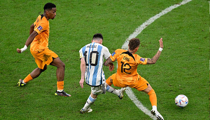 Arjantin, Dutch’ı yendi ve gece geç saatlerde yaşanan dramanın ardından yarı finale yükseldi