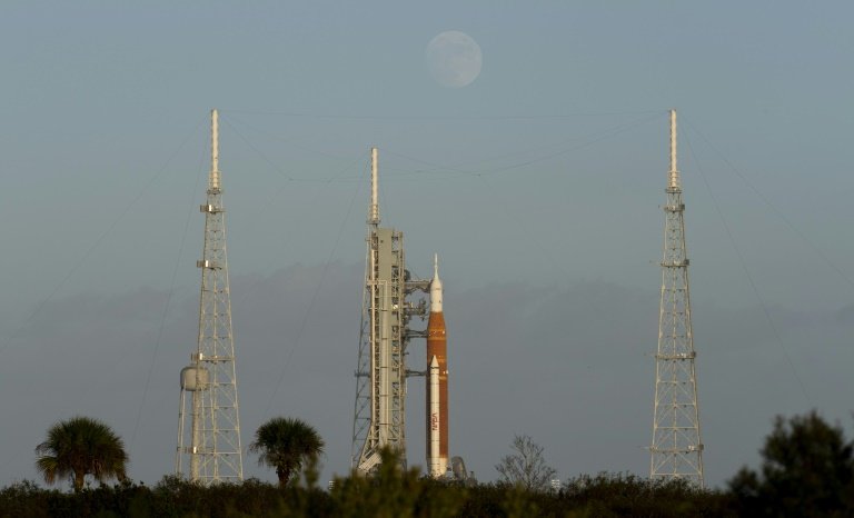 Yere indikten sonra Orion, NASA'nın devasa SLS roketinin yardımıyla Florida'nın doğu kıyısından havalandığı 16 Kasım'dan bu yana 1,4 milyon mil kat etti.  — NASA/AFP