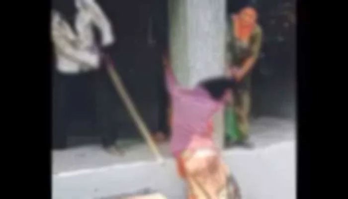 Rajkot Hindistan'da bir kadın kayınvalidesi tarafından bağlandı, dövüldü - TOI