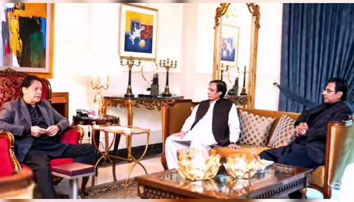 PTI Chairman Imran Khan meets CM Punjab Chaudhry Parvez Elahi and PML-Q leader Moonis Elahi. — Screengrab/Twitter/@ChParvezElahi