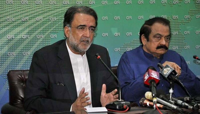 Federal Minister for Kashmir Affairs Qamar Zaman Kaira with Federal Minister for Interior Rana Sanaullah addressing an important press conference at PID media centre. — APP/File