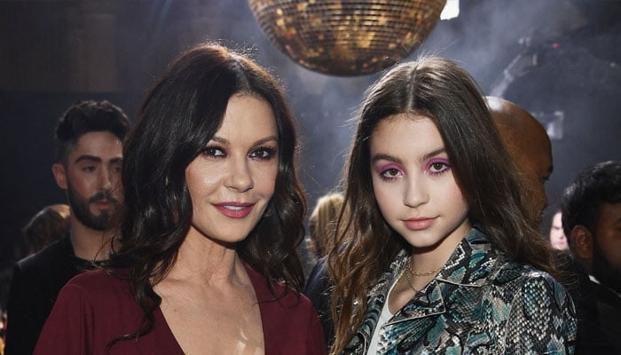 Catherine Zeta-Jones revela que su hija Carys es la verdadera ‘Wednesday Addams’ en un video retrospectivo
