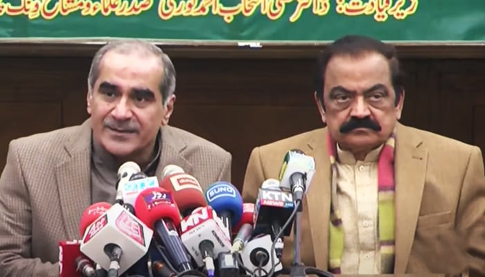 Federal ministers Khwaja Saad Rafique (left) and Rana Sanaullah addressing a press conference in Lahore on December 24, 2022. — YouTube/GeoNews