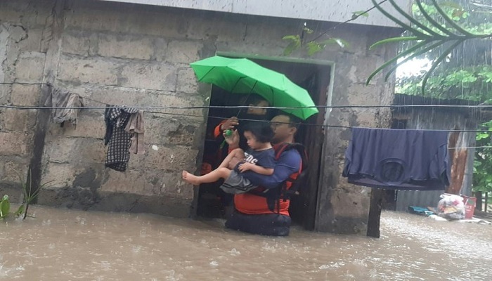 Noel Günü selleri yaklaşık 46.000 kişinin evlerinden tahliyesine neden oldu.  — Filipin Sahil Güvenlik (PCG)/AFP