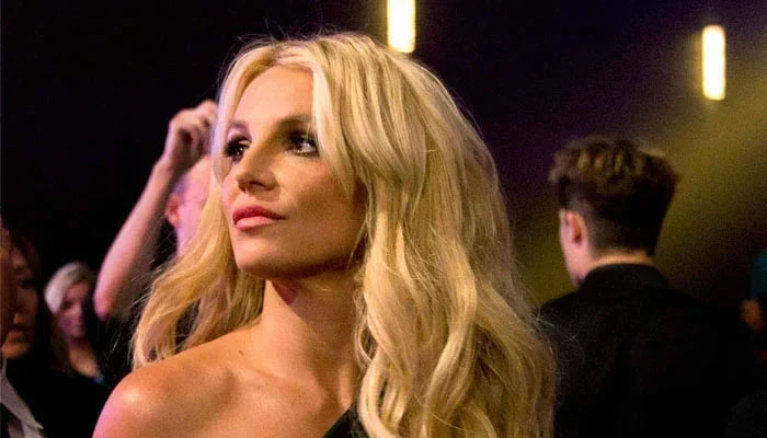 Britney Spears ditched her everyday glam for nerdy look: See pic