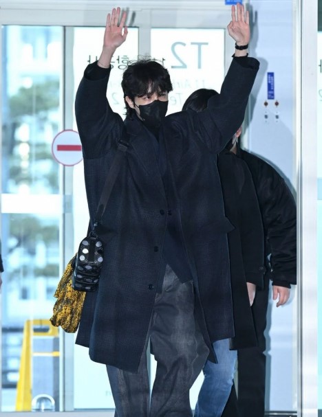 BTS J-Hope spots at airport as he heads to US for new year performance