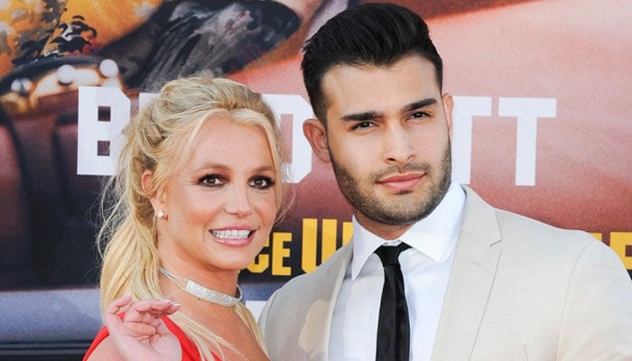 Britney Spears’ fans raise questions over Sam Asghari Christmas snap: ‘Fakest photo’