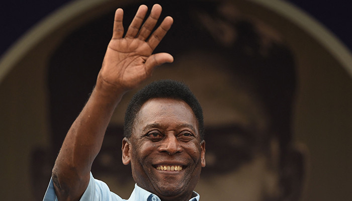 Efsaneleşmiş futbolcu Pele 82 yaşlarında yaşamını yitirdi