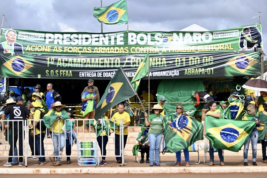 Brezilya Devlet Başkanı Jair Bolsonaro'nun destekçileri, 29 Aralık 2022'de Brasilia'daki Ordu karargahı önünde Luiz Inacio Lula da Silva'yı yeni Başkan olarak seçen cumhurbaşkanlığı seçim sonuçlarına karşı bir gösteri düzenledi.— AFP