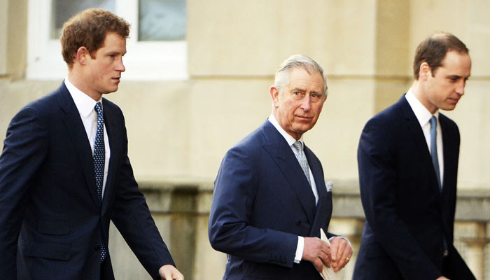 Raja Charles ‘lolos’ dari kemarahan Pangeran Harry saat Pangeran William diserang