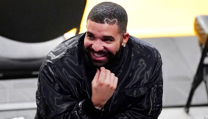 Drake menikmati berpesta dengan Cuba Gooding Jr. di St. Barts pada Tahun Baru, gambar