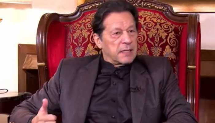 Imran Khan, General Bajwa’nın Başbakan Shehbaz’a ‘oldukca yakın’ bulunduğunu iddia ediyor