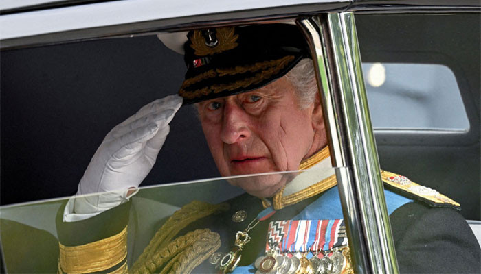 Король Чарльз приглашает леди Сьюзан Хасси на коронацию, несмотря на расовые разногласия.
