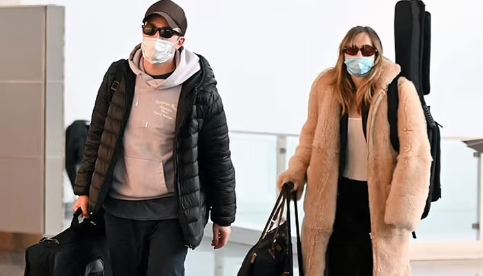 Robert Pattinson, Suki Waterhouse spotted at airport amid claims she’s pushing him for marriage