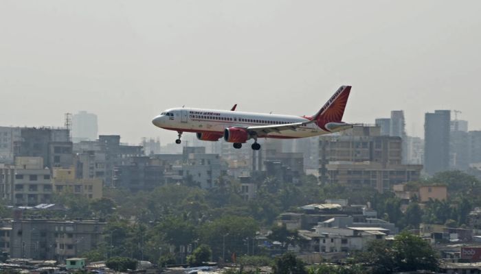 ABD bankacılık devi Wells Fargo'nun görevden alınan bir yöneticisi, Air India uçuşunda bir yolcu arkadaşının üzerine işemekle suçlanıyor.—AFP/dosya