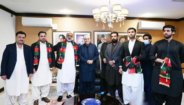 بلوچستان کے متعدد سیاستدان آصف علی زرداری سے ملاقات کے بعد پیپلز پارٹی میں شامل ہو گئے۔