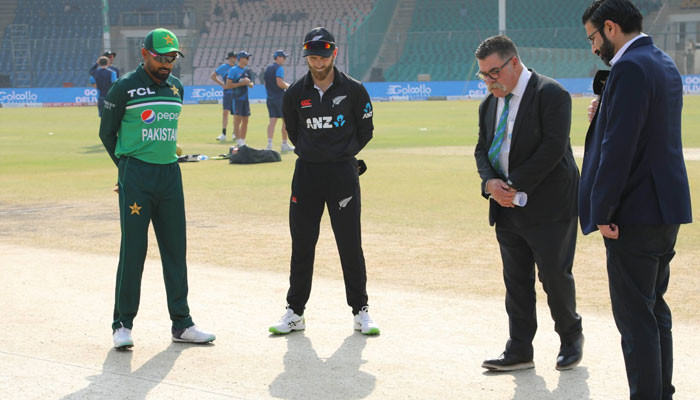 Pakistan, Yeni Zelanda’yı ilk ODI’de sopaya gönderdi