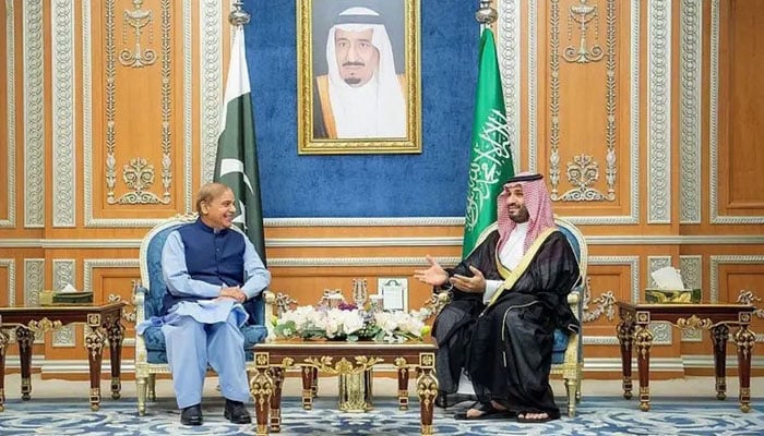 Prime Minister Shehbaz Sharif (left) in a meeting with Saudi Crown Prince Mohammad Bin Salman. — SPA/File