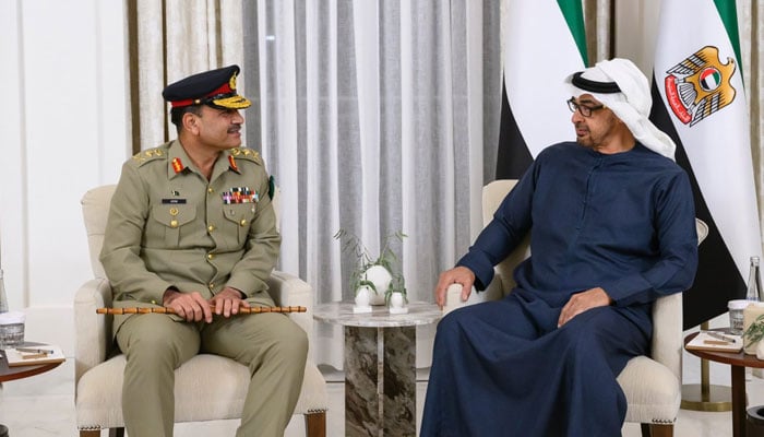 Chief of Army Staff (COAS) General Asim Munir (left) meets UAE President Sheikh Mohamed bin Zayed Al Nahyan at Qasr Al Shati Palace, on January 9, 2023. — Courtesy WAM