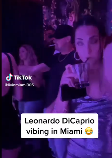 Camila Morrone melangkah keluar saat mantannya Leonardo DiCaprio menghabiskan waktu di Miami