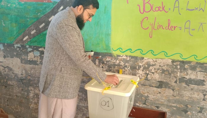 A citizen casts his vote during the polling for local government elections in Karachi on Sunday. — Geo.tv