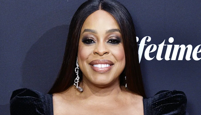 Niecy Nash quips her mother thought she wasnt a good dramatic actress after bagging a Critics Choice
