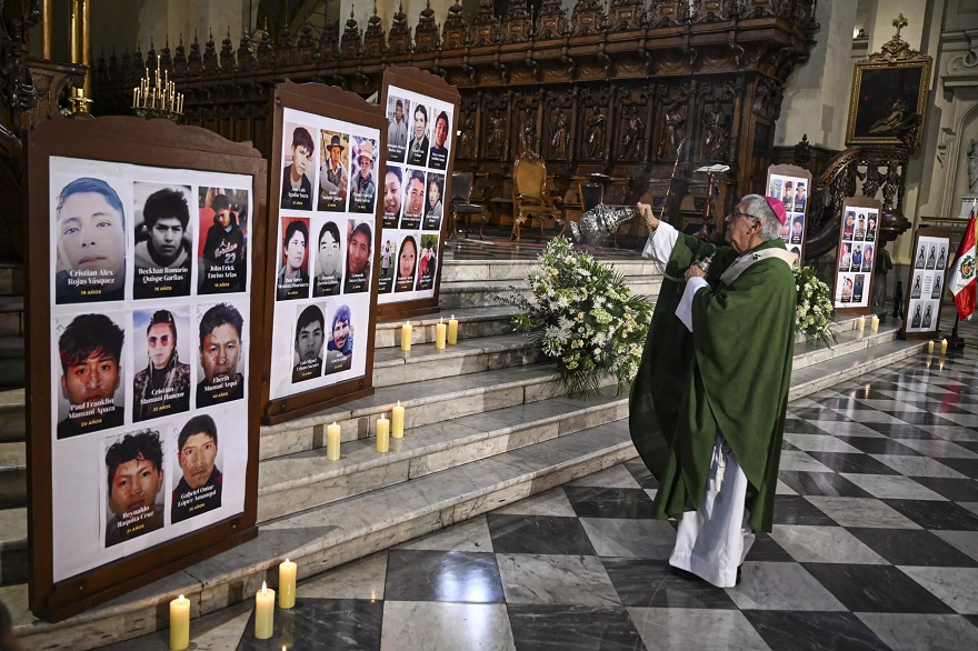 Archbishop of Lima Carlos Castillo officiates a mass in memory of those killed in the week-long protests in Peru.— AFP/file