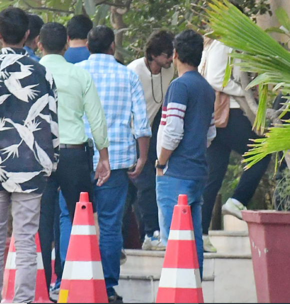 Shah Rukh Khan watches ‘Pathaan’ with family in a private screening at Yash Raj Studios