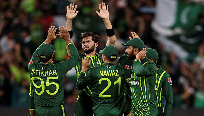 Pakistan fast-bowler Shaheen Afridi (C) celebrates the wicket of Englands Alex Hales with teammates during the ICC mens Twenty20 World Cup 2022 cricket final match between England and Pakistan at the Melbourne Cricket Ground (MCG). — AFP/File