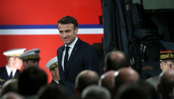 صدر ایمانوئل میکرون اگلے سات سالوں کے لیے فرانس کے دفاعی بجٹ کو 400 بلین یورو (430 بلین ڈالر) تک بڑھانا چاہتے ہیں۔  — اے ایف پی/فائل