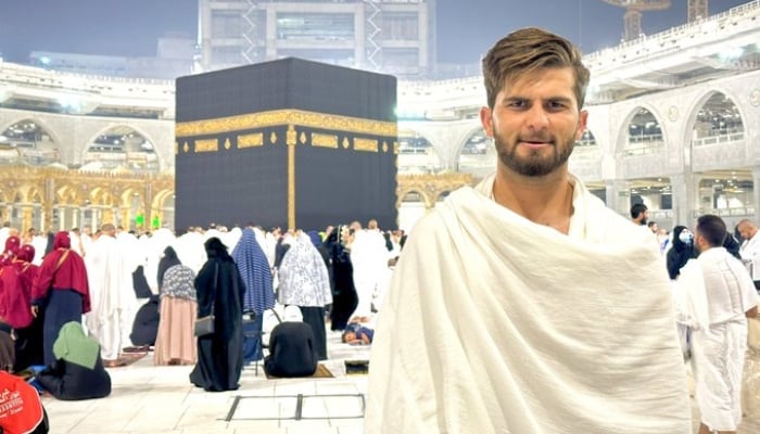 Pakistan pacer Shaheen Shah Afridi pictured in front of Holy Kaaba. — Twitter/@iShaheenAfridi