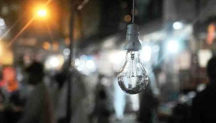 Karaçi, Lahor ve İslamabad büyük bir elektrik kesintisi Pakistan’ı vururken elektriksiz