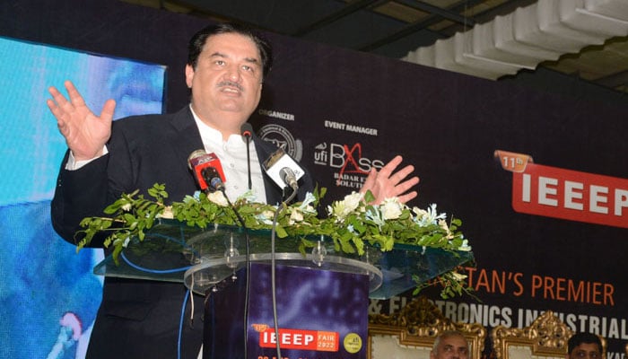 Federal Minister for Power Khurram Dastagir Khan addressing the inaugural ceremony of three-day IEEEP Fair at Expo Centre in Karachi on August 30, 2022. — APP