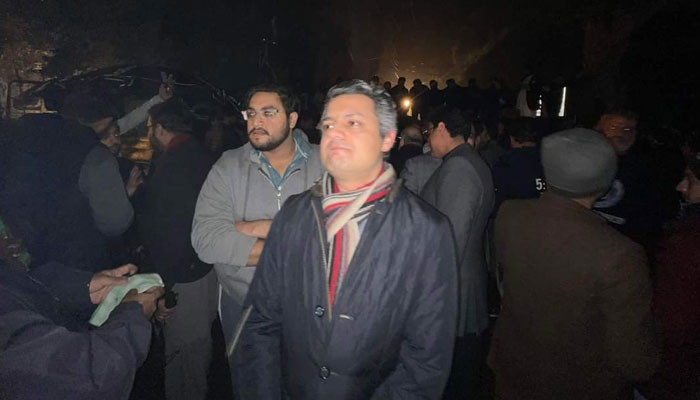PTI workers arrived in large numbers at Imran Khans residence in Lahores Zaman Park in Wednesdays wee hours on January 25, 2023. Twitter