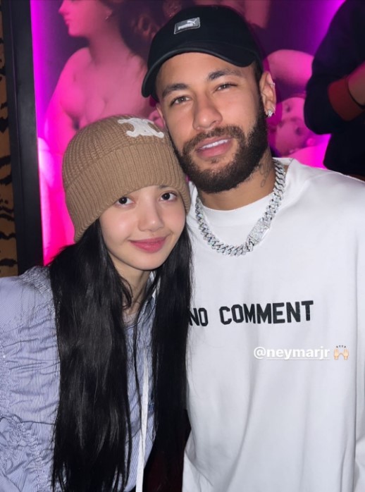 BLACKPINKs Lisa hangs out with striker Neymar in Paris: See pic